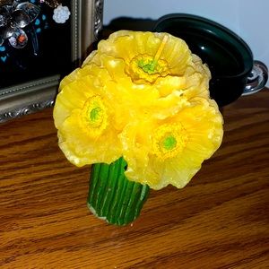 Vintage flower bouquet candle